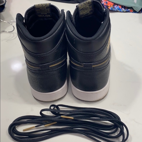 Gently used all leather Nike shoes - Picture 3 of 3